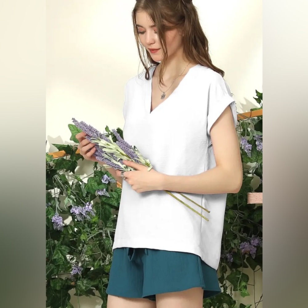 New Women's short sleeve V-Neck White Top Relaxed fit lightweight summer
